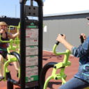 équipement de sport extérieur pour une aire de fitness : cavalcade double fitness