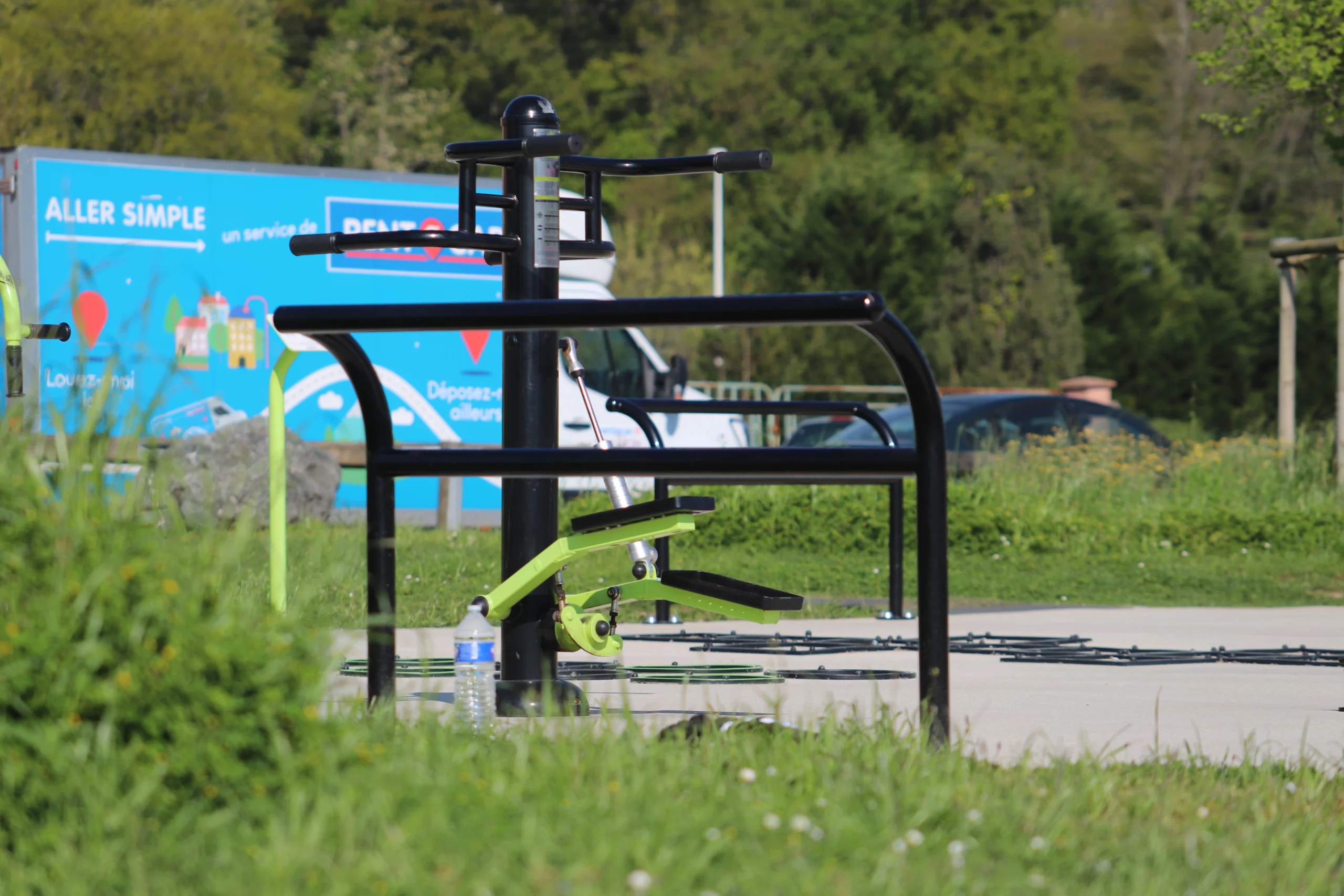 BANC ASSIS DEBOUT
