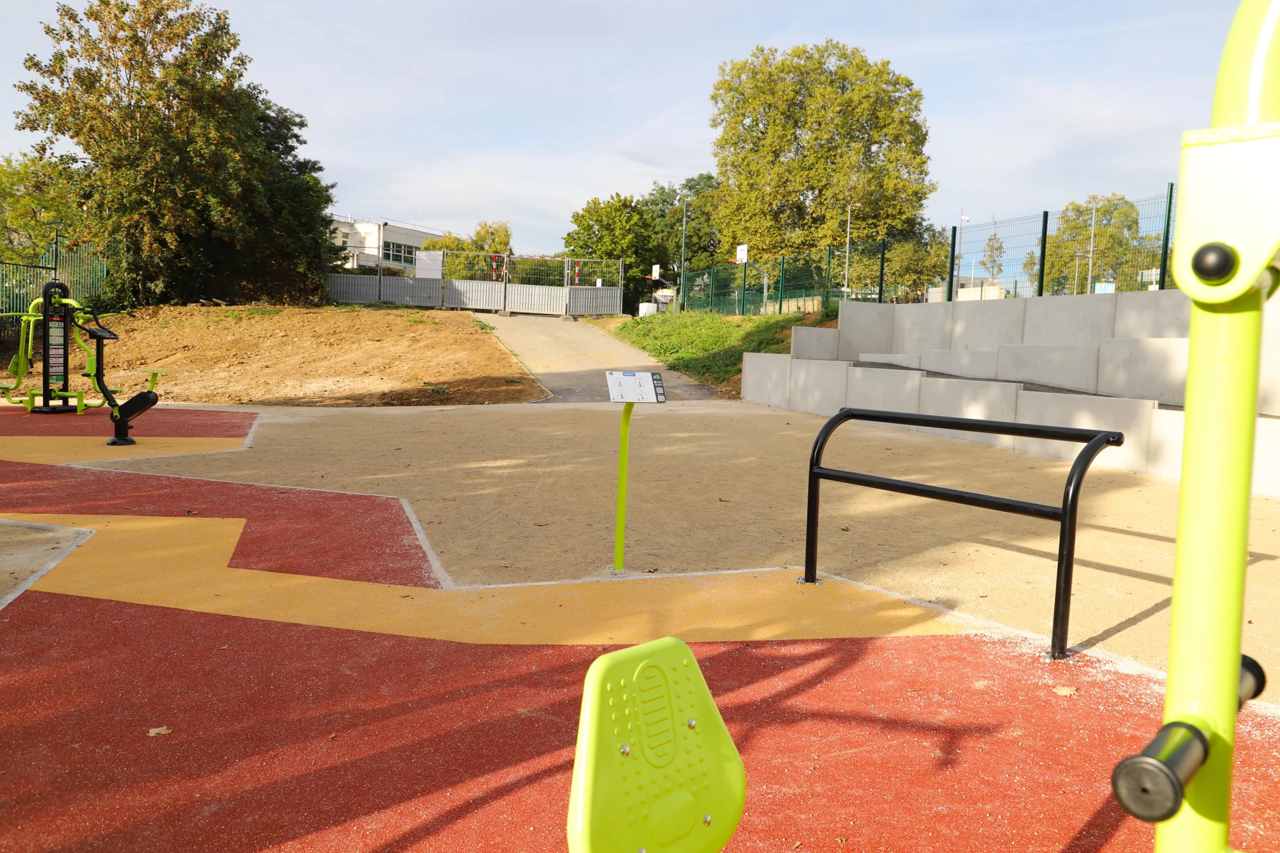 BANC ASSIS DEBOUT
