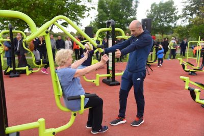 équipement de fitness extérieur pour un aire sportive outdoor : coach sportif push pull