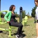 équipement de sport extérieur pour une aire de fitness : biceps curl