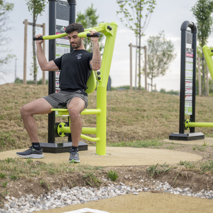 parcours sportif bayonne delt press piston aire de fitness plein air