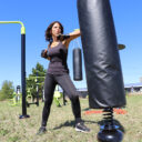 équipement de sport extérieur pour une aire de fitness outdoor : sac de frappe
