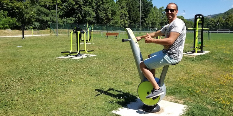 vélo chargeur extérieur agrès de sport extérieur