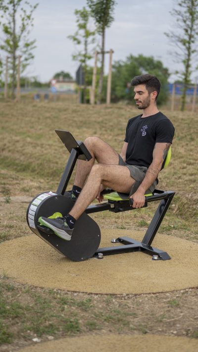 utilisation vélo semi allongé chargeur smartphone extérieur ikea aire de fitness