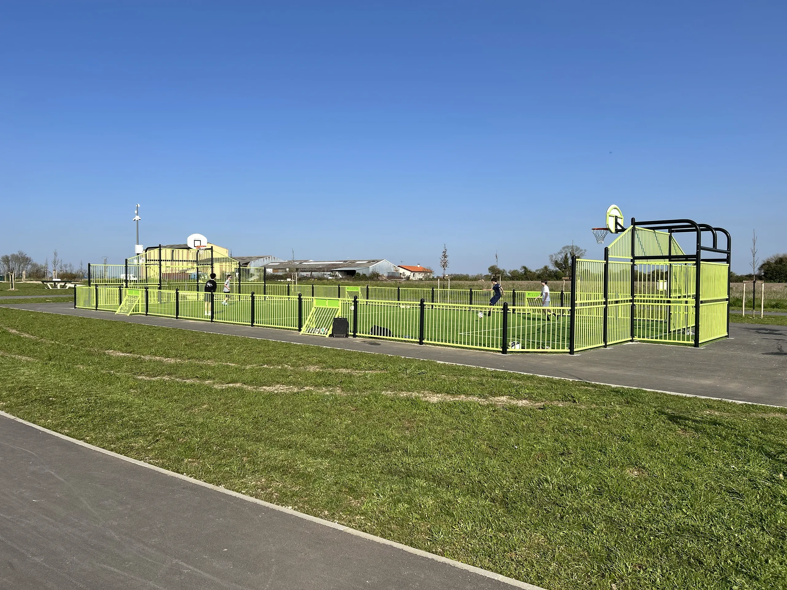 Choisir un fabricant de terrains multisports