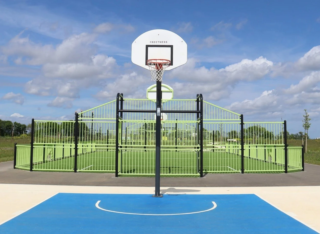 Panier de basket 3x3 au terrain sportif de La Jarrie