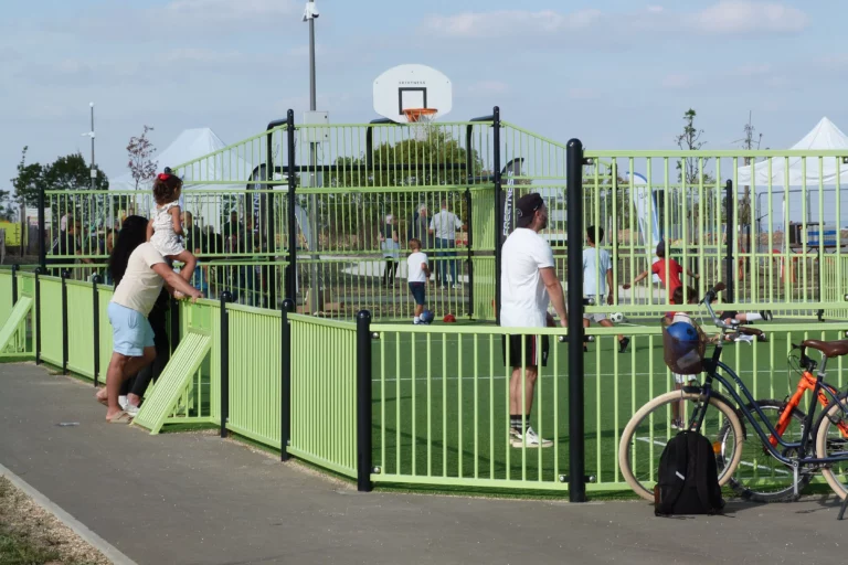 préparer un terrain avant l'installation d'un city stade
